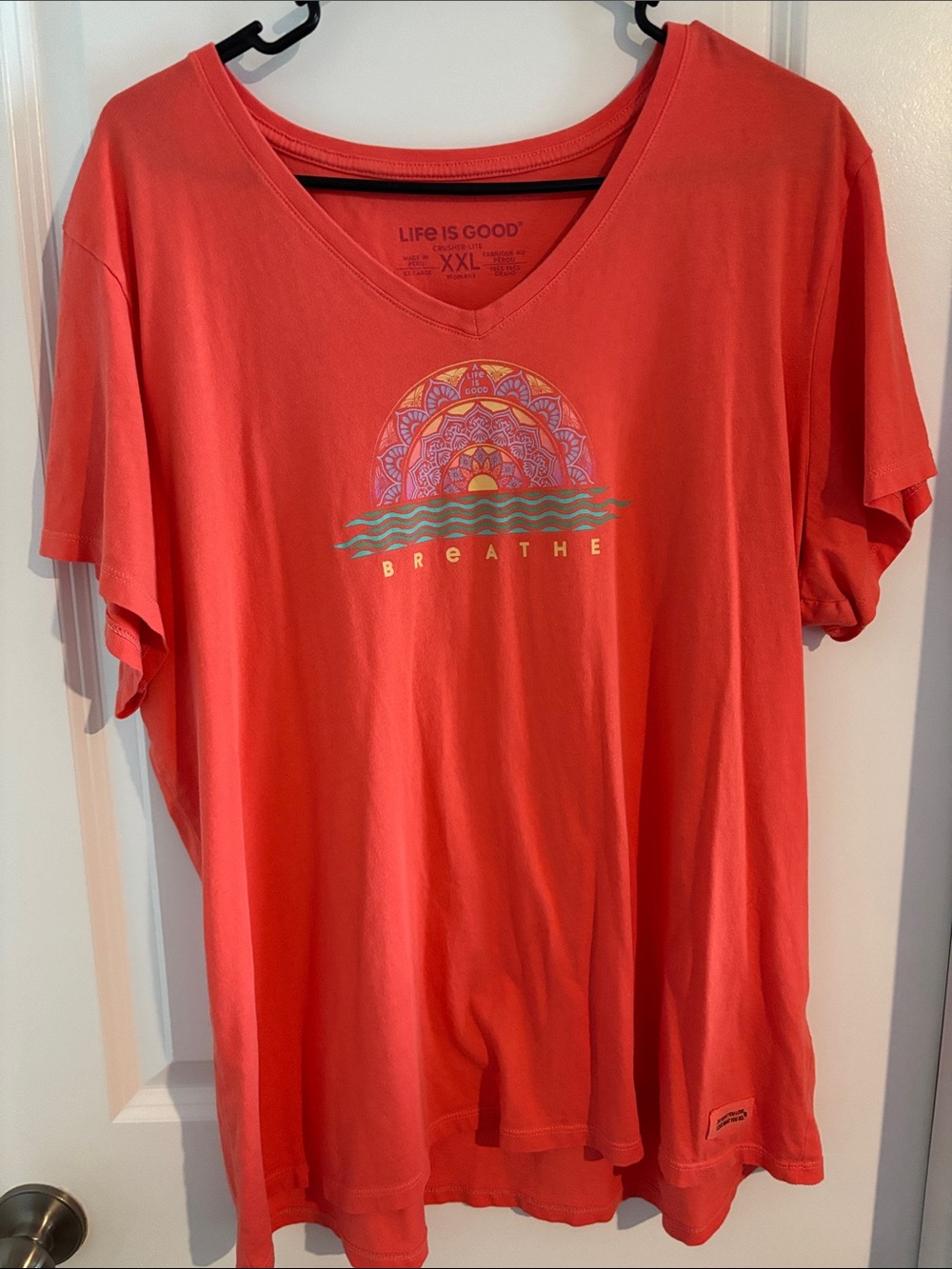 Life Is Good Coral V-Neck 'Breathe' Graphic Short Sleeve Tee. Women’s XXL